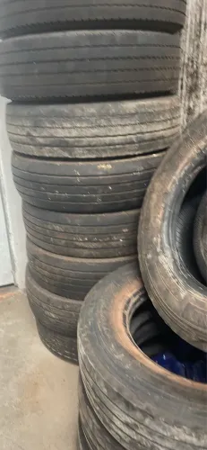Pneu caminhão 215/75/17.5