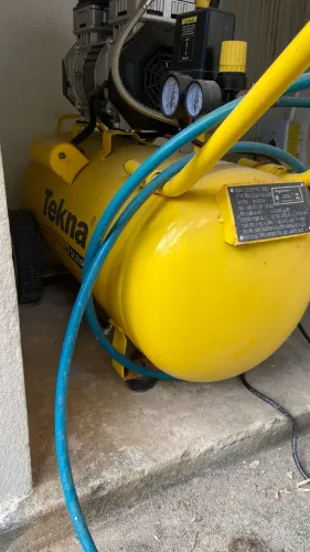 Compressor de ar industrial ou odontológico