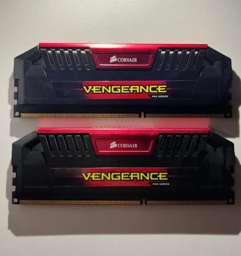 Memória RAM Corsair Vengeance Pro DDR3 8GB (2x4GB) 1866MHz - Impecável