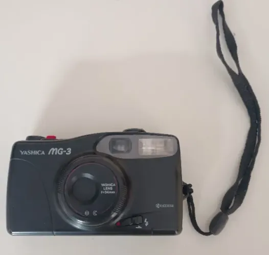 Câmera Fotográfica Analógica - Yashica MG-3 (LER DESCRIÇÃO)