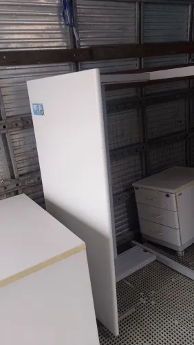 Mesa e armário ótimo pra lotérica.pra vem ligeiro