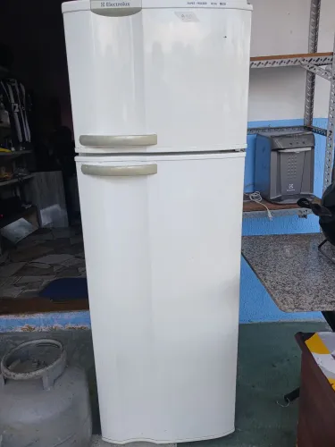 GELADEIRA ELECTROLUX FROST FREE