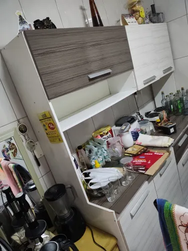 Armário de cozinha usado no estado