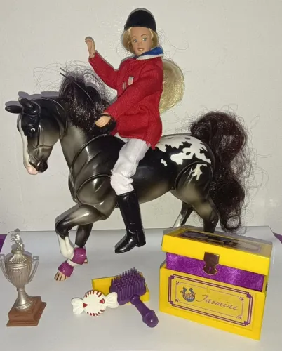 Boneca Breyer 8" Show Jumping Brenda