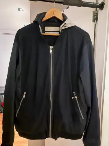 Casaco azul marca ZARA com capuz