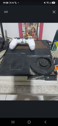 Ps4 pro 1 terá 2 controles originais 