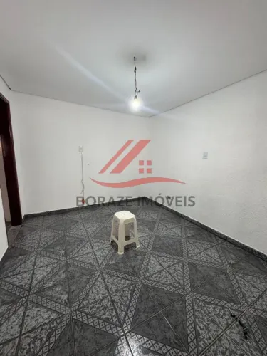 Casa com 2 dorm, sala, cozinha, 1 banheiro na Vila Bocaina - Mauá - SP.