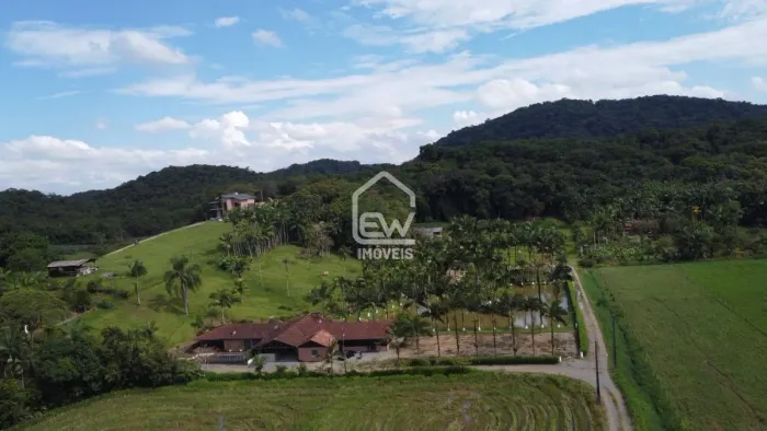 Chácara com Área Total de 29.305m² em Guaramirim, SC