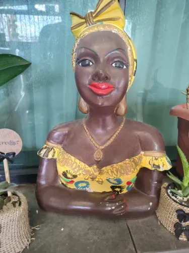 Namoradeira boneca janela 