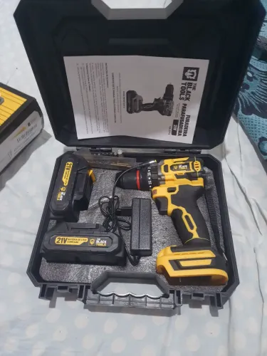Parafusadeira furadeira. Nova com maleta 2 baterias motor brushless 