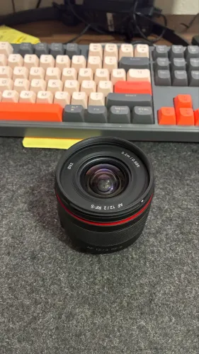 Lente Samyang 12mm f/2 RF-S para Canon
