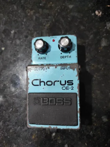 Pedais boss: Chorus Ce-2 e Delay Dd-3