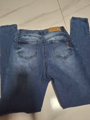Calças jeans semi nova