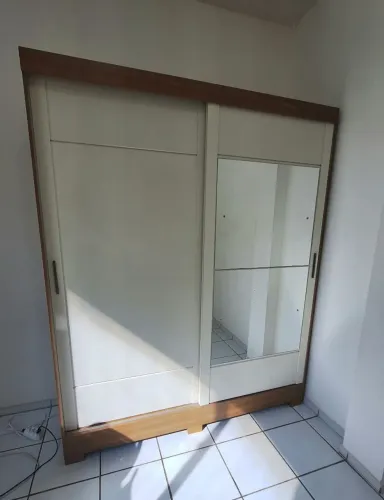 Guarda roupas casal com porta deslizante