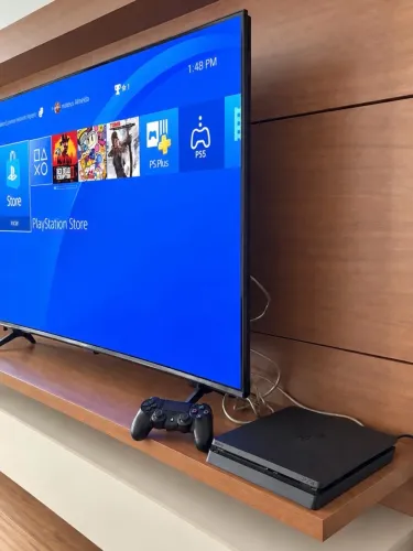 PS4 Slim 500GB + Controle Original + 3 Jogos: FIFA 20, Battlefield 4 e Far Cry 4