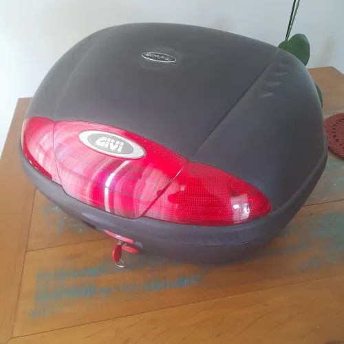 Baú Givi Monolock Lente Vermelha 45 Litros Preto