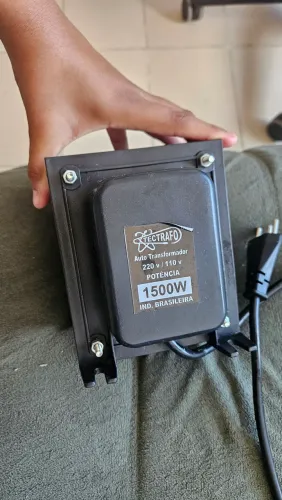 Transformador Tecgrafo 220v/110v. Potência:1500w. 2 meses de uso e com nota fiscal.
