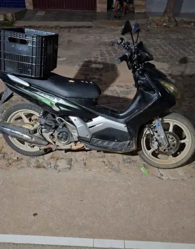 Vende se moto Yamaha neo 2010 atrasada e com multa