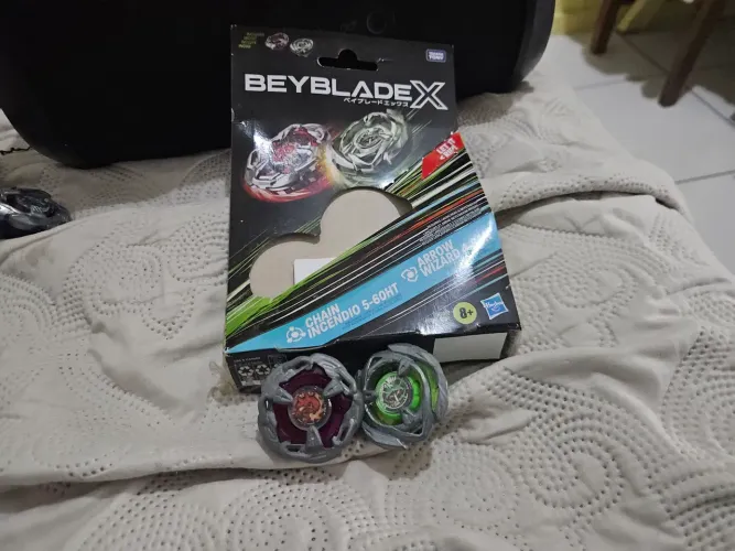 Kit beyblade x chain incendio e wizard arrow verde hasbro