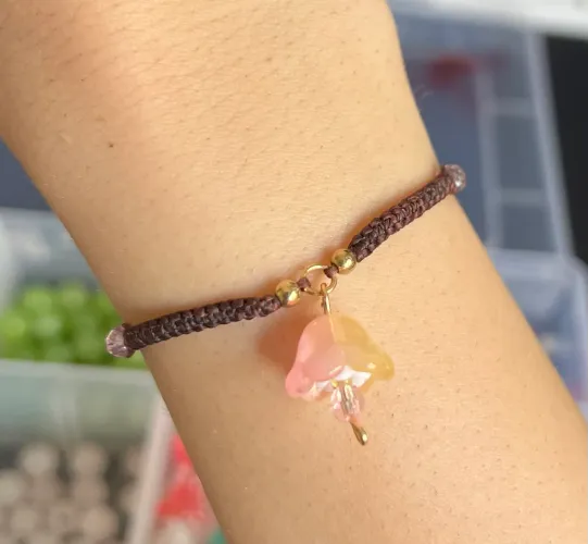 Pulseira em macramê marrom