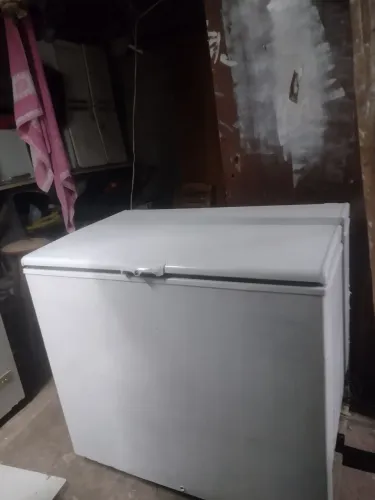 Freezer horizontal de 1 tampa funcionando perfeitamente 1000