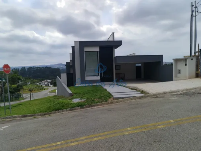 Luxuosa casa em condomínio à venda em Cotia-SP, Parque Dom Henrique: 3 quartos, 3 suítes, 