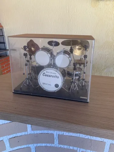 Mini bateria e Mini teclado para decoração