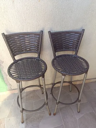 Duas banquetas por 150,00