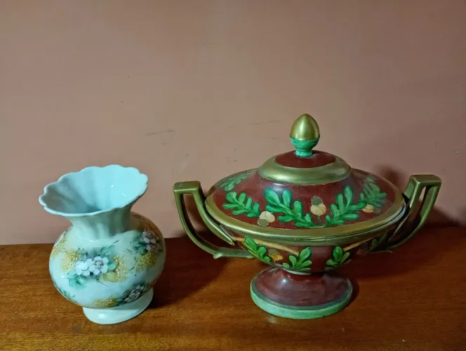 Duas peças em porcelana