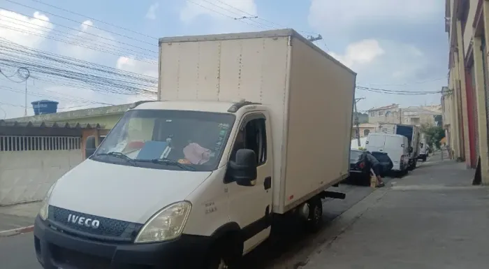 Iveco Daily 35S14 com baú - rodagem em rodovia