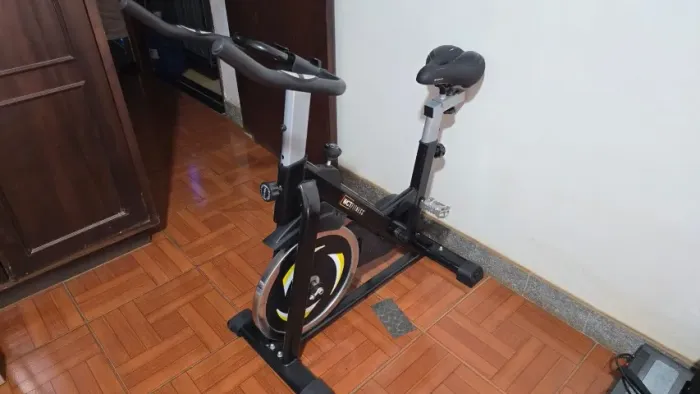 Bicicleta Spinning Com Roda De Inércia De 13kg Wct Fitness Cor Preto