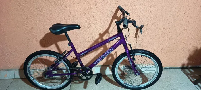 Bicicleta semi nova perfeito estado.