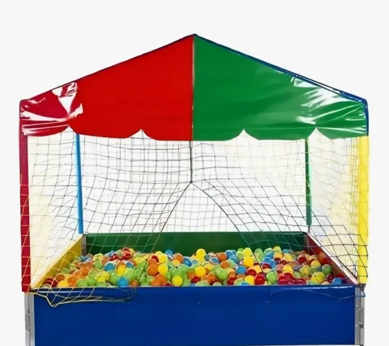 Piscina de bolinha formato casinha