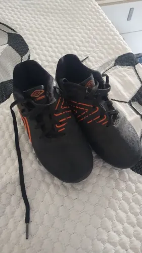 Chuteira de campo umbro