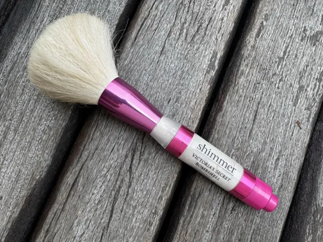 Victoria's Secret Bombshell Shimmer Powder Brush