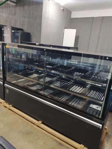 Balcão de açougue 2 metros Refrimate prateleira