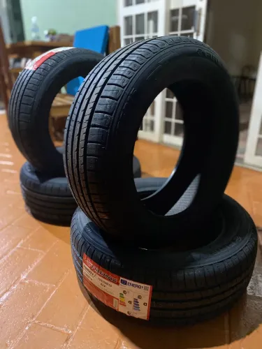 Pneus 195/55/15 novos