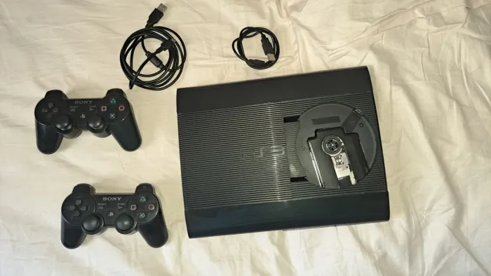 Ps3 completo com 2 controles originais e 36 jogos
