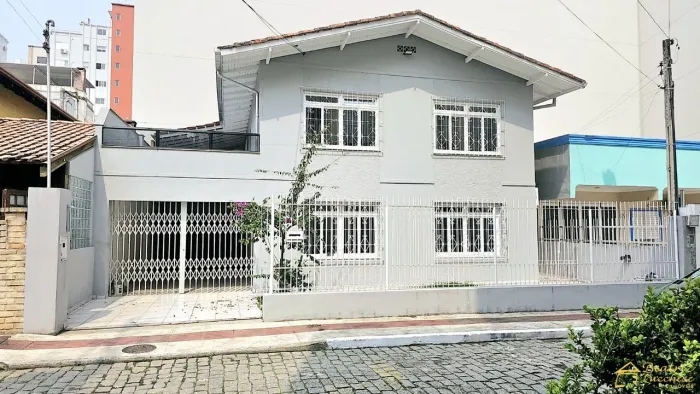 CASA RUA 1650 /CENTRO