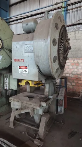 PRENSA EXCÊNTRICA MAHNKE PEV 110 TON COM EMBREAGEM | ALTA PRODUTIVIDADE INDUSTRIAL