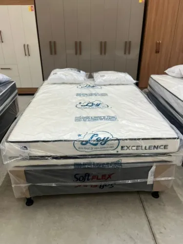 Oferta Relâmpago - Cama Excellence Premium Molas Ensacadas em Suede 188x138 com Conforto S