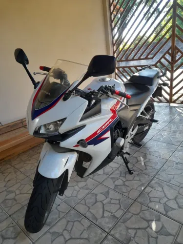 Honda CBR500R - Esportiva Impecável e com baixa quilometragem - SOMENTE VENDA