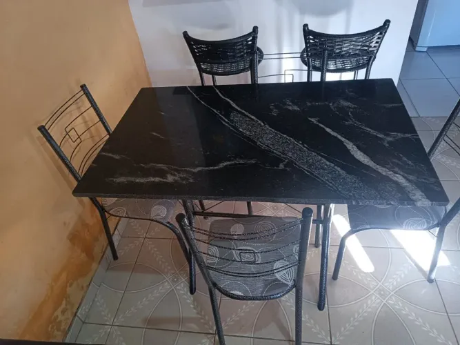 Mesa 4 cadeiras 