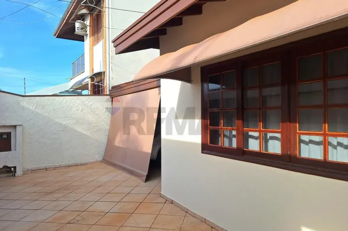 Casa térrea com sub-solo com 4 Quartos, Área Gourmet e Vista Panorâmica no Jardim Nova San