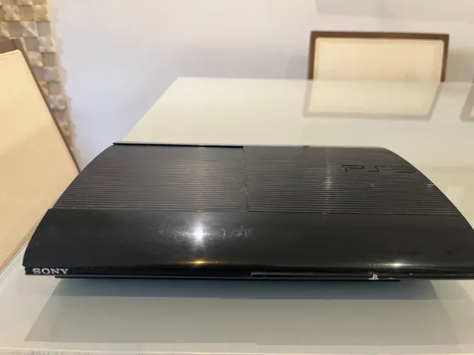 PlayStation 3 Super Slim 250GB + Controle + FIFA 18*