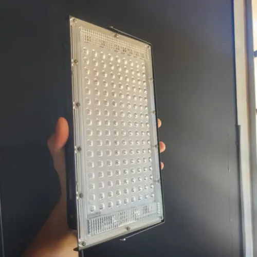 Refletor UV 220v 14x25cm luz negra (usado)