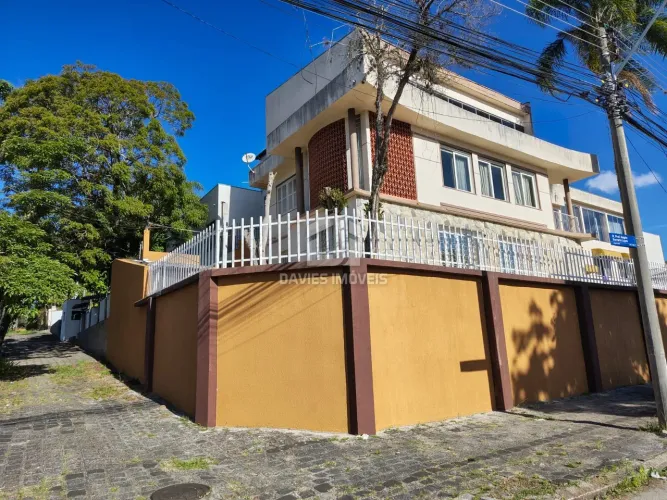 Casa comercial e residencial | 329m² | em Curitiba