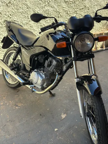 VENDE-SE FAN CG150 PRETA 2011