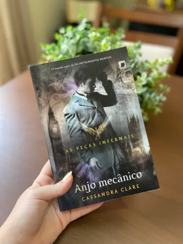 Livro Anjo Mecânico - Cassandra Clare