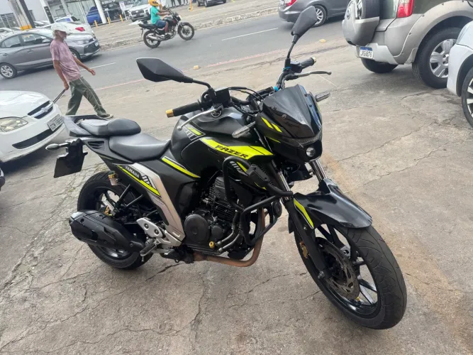 Yamaha FZ 25 2022 novíssima,vendo ou troco